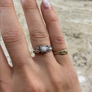 Elegant Silver Women’s Ring